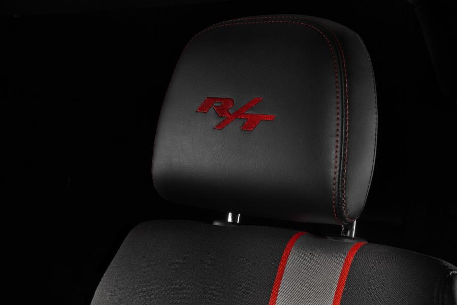  Dodge Avenger R/T 2012 года  (фото 12 из 24)